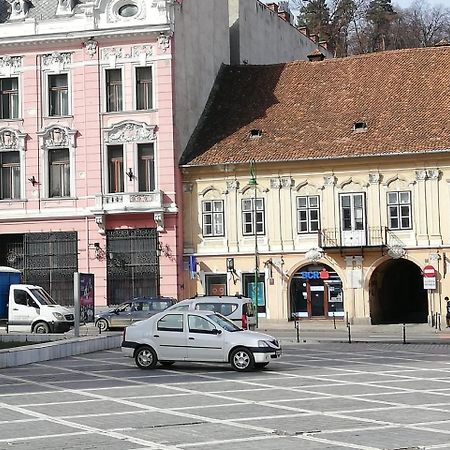 Leyla Hostel Braşov Buitenkant foto