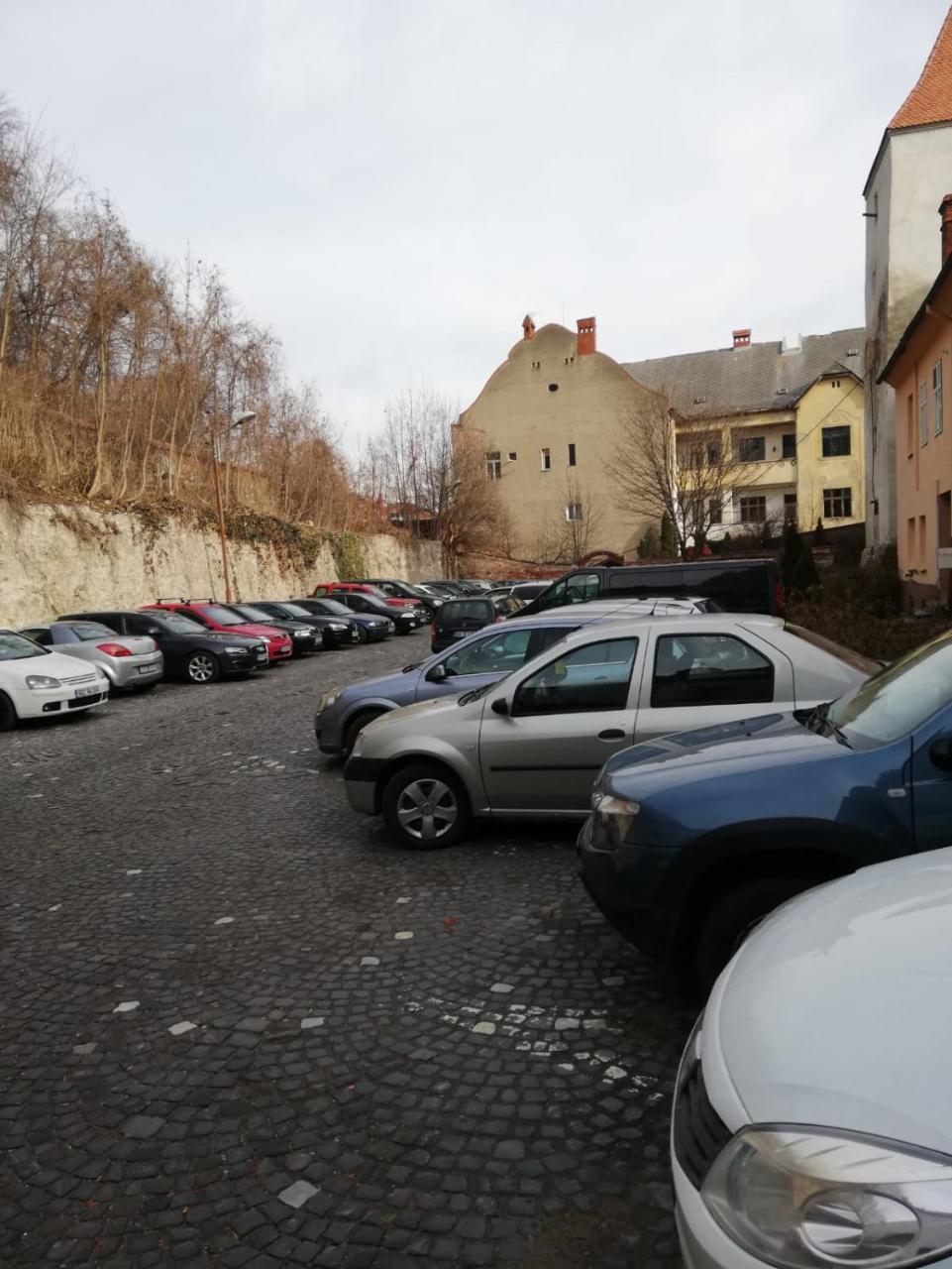 Leyla Hostel Braşov Buitenkant foto