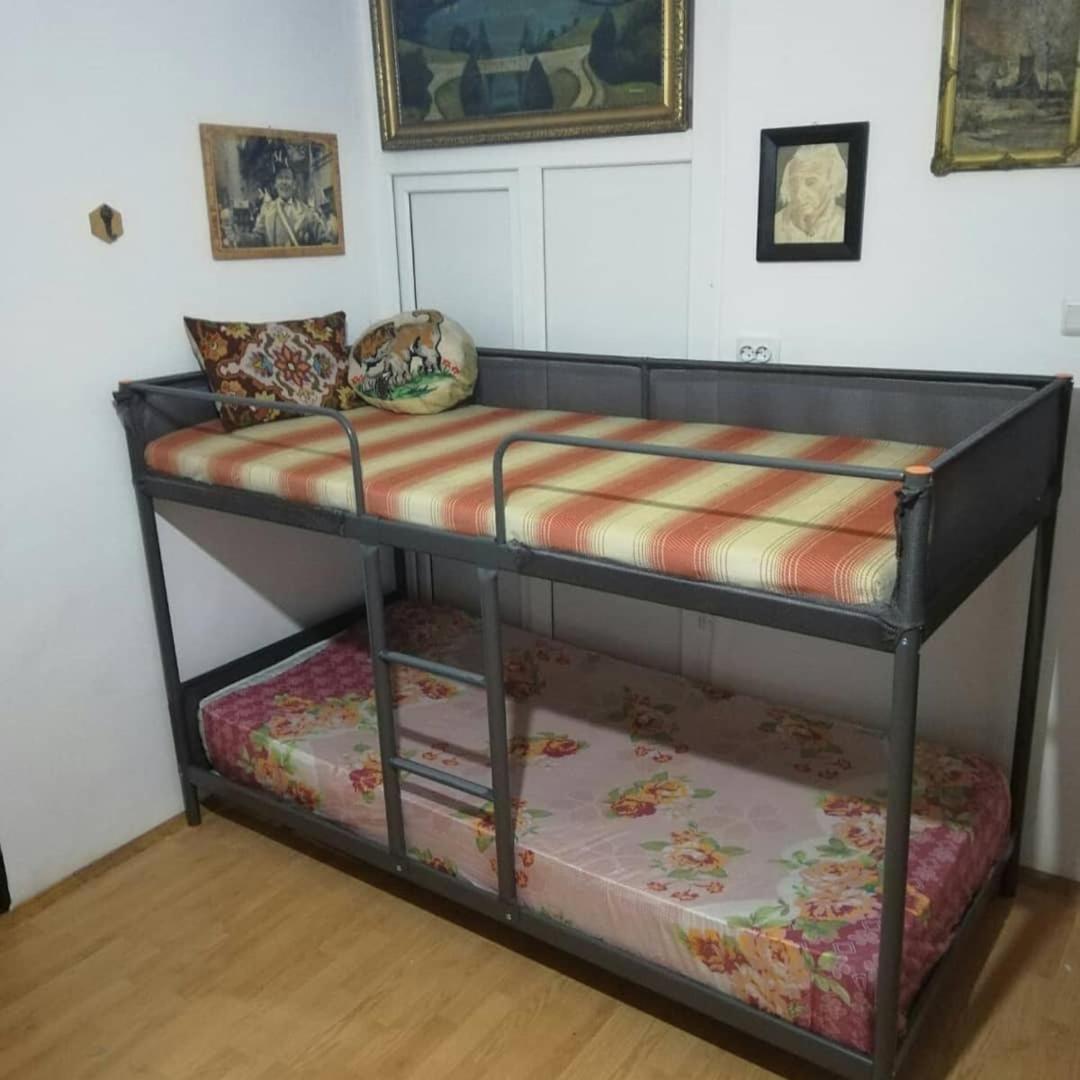 Leyla Hostel Braşov Buitenkant foto