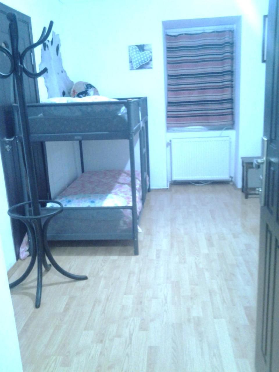 Leyla Hostel Braşov Buitenkant foto