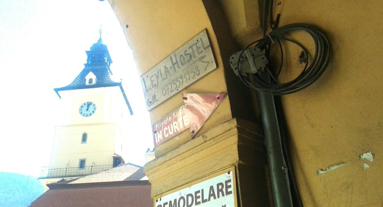 Leyla Hostel Braşov Buitenkant foto