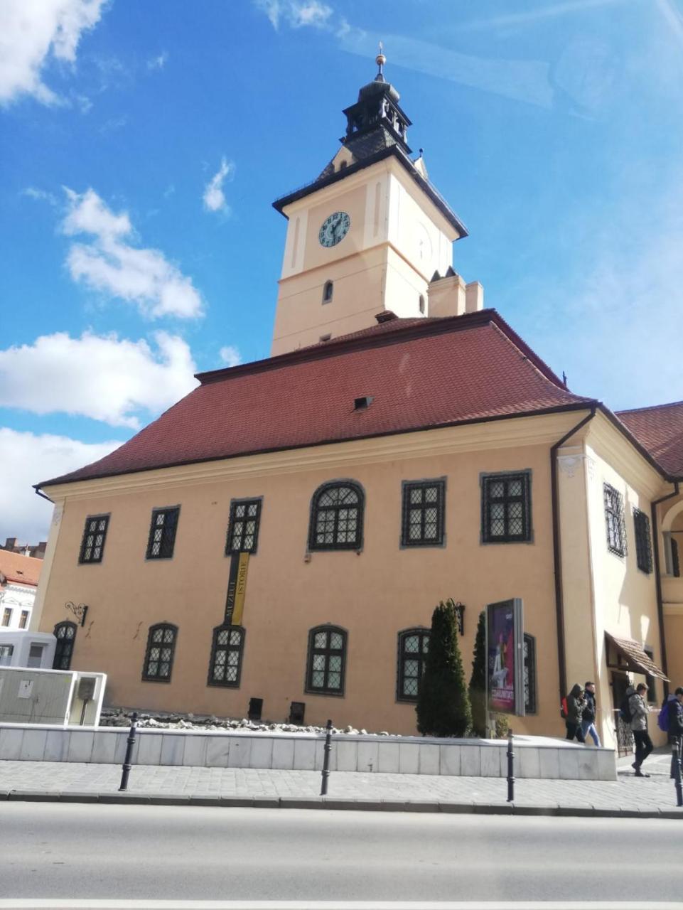 Leyla Hostel Braşov Buitenkant foto