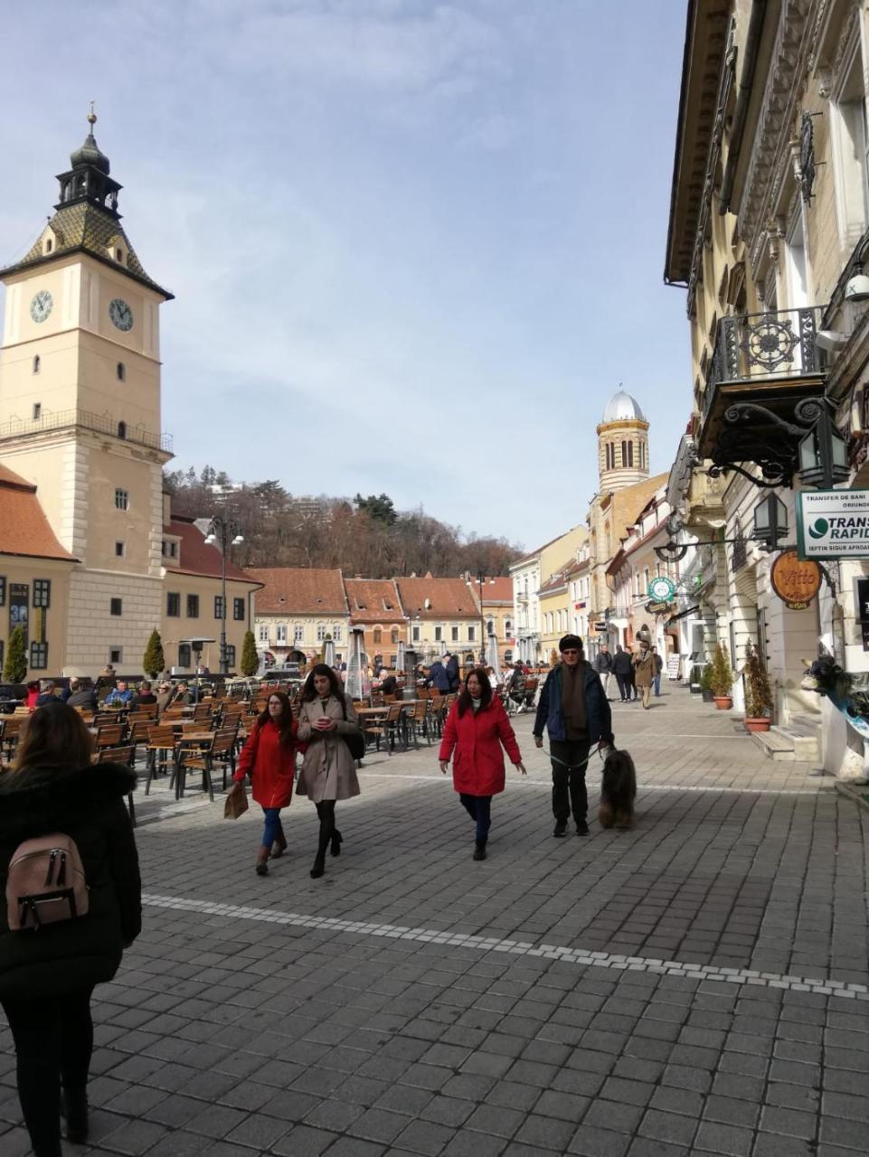 Leyla Hostel Braşov Buitenkant foto
