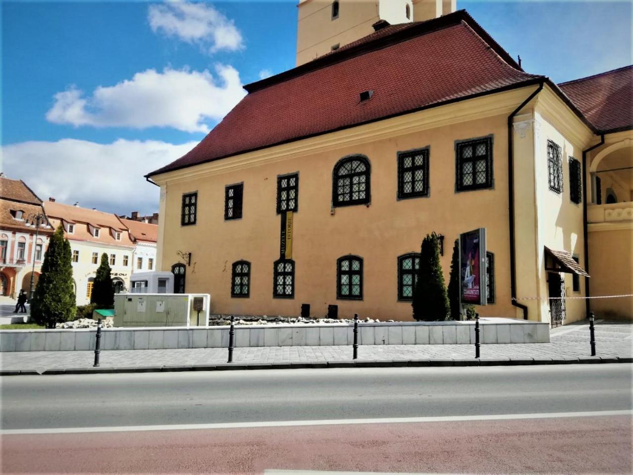 Leyla Hostel Braşov Buitenkant foto