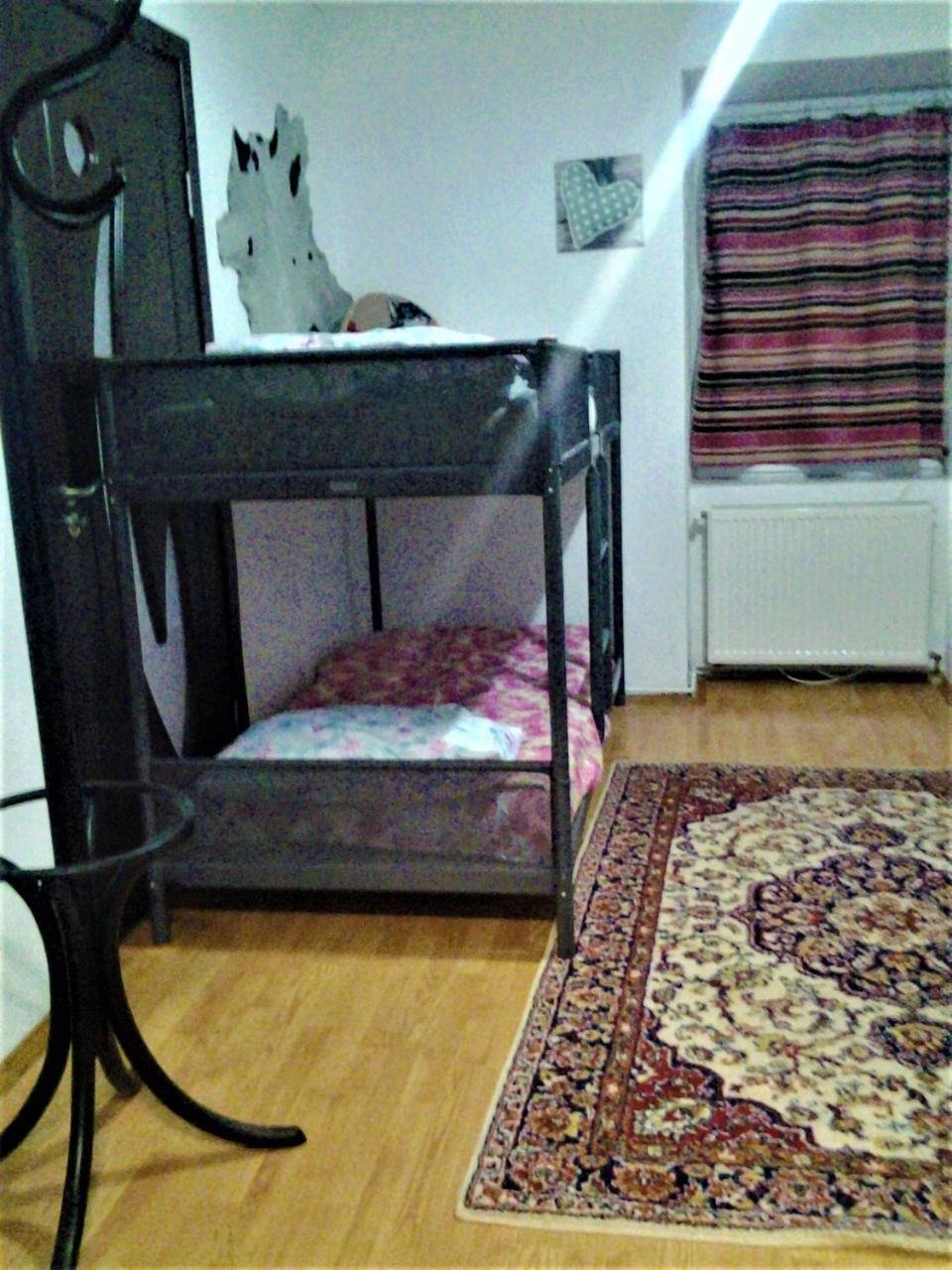 Leyla Hostel Braşov Buitenkant foto