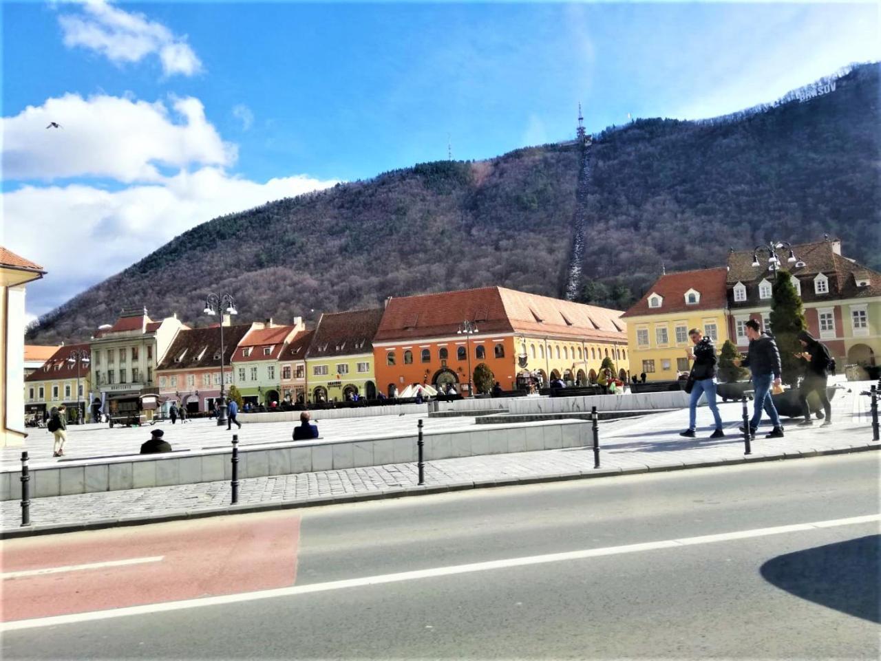 Leyla Hostel Braşov Buitenkant foto