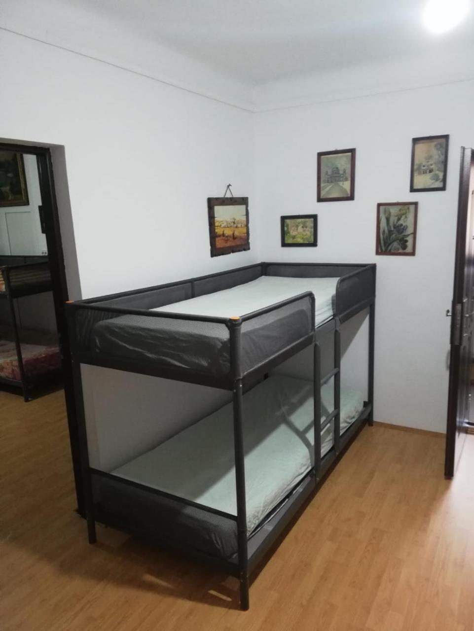 Leyla Hostel Braşov Buitenkant foto