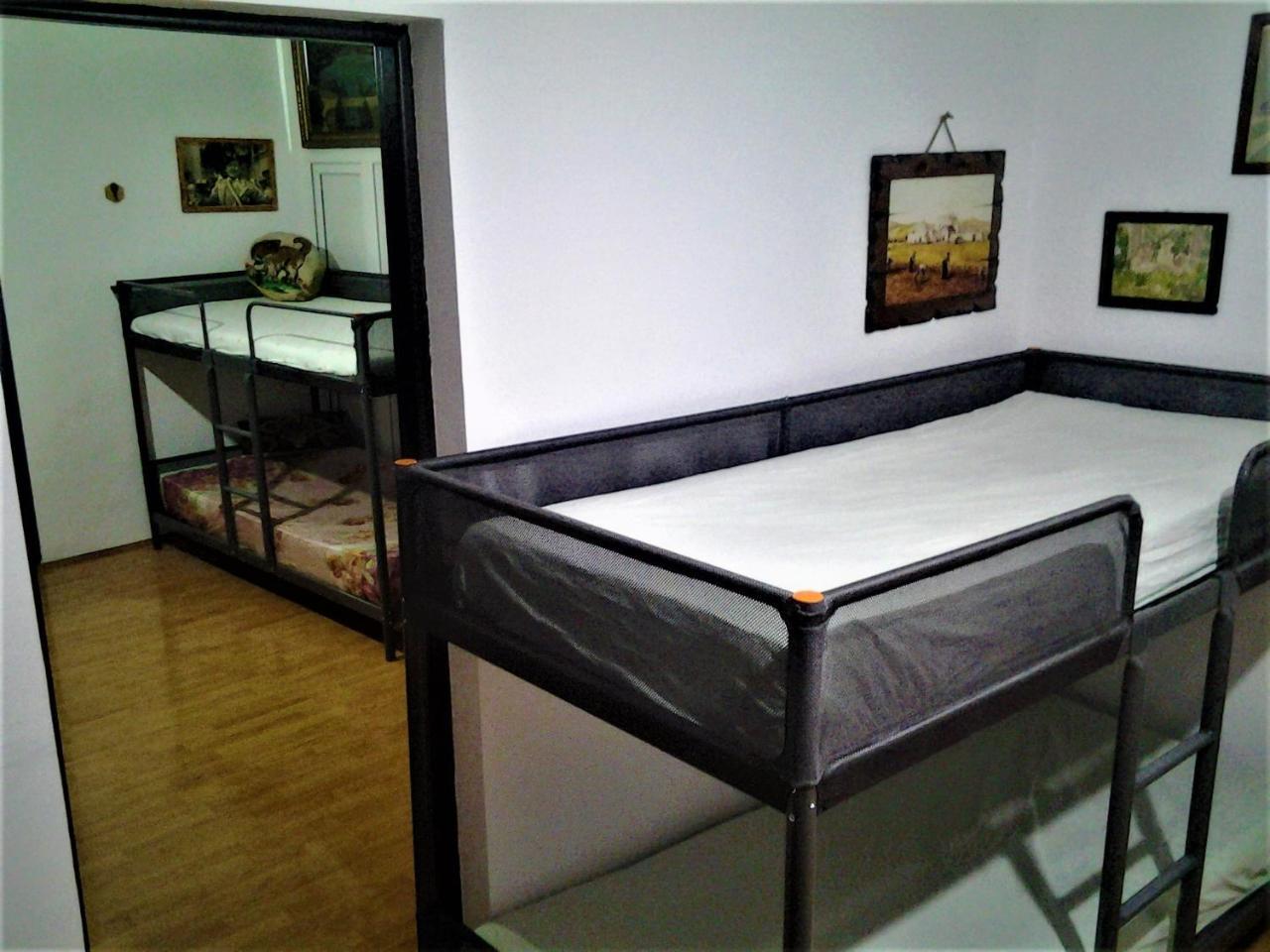 Leyla Hostel Braşov Buitenkant foto