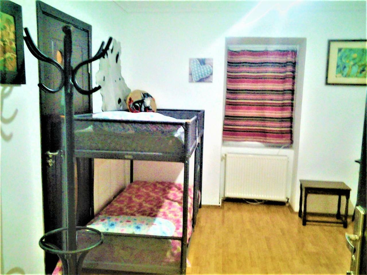 Leyla Hostel Braşov Buitenkant foto