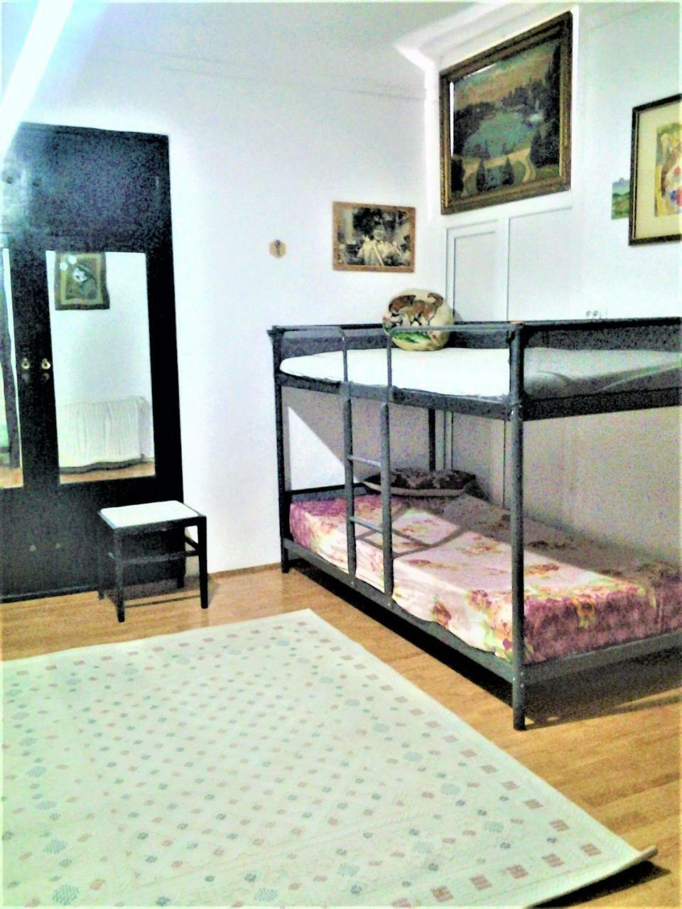 Leyla Hostel Braşov Buitenkant foto