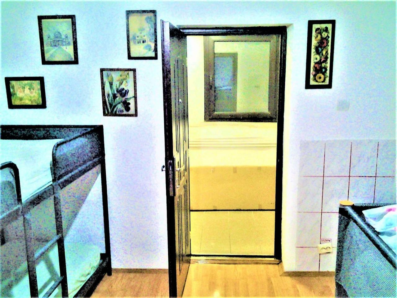 Leyla Hostel Braşov Buitenkant foto