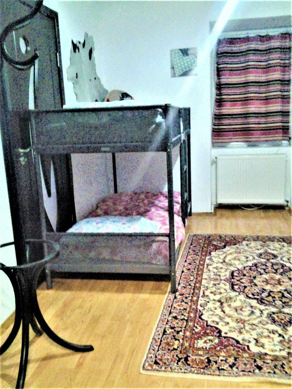 Leyla Hostel Braşov Buitenkant foto